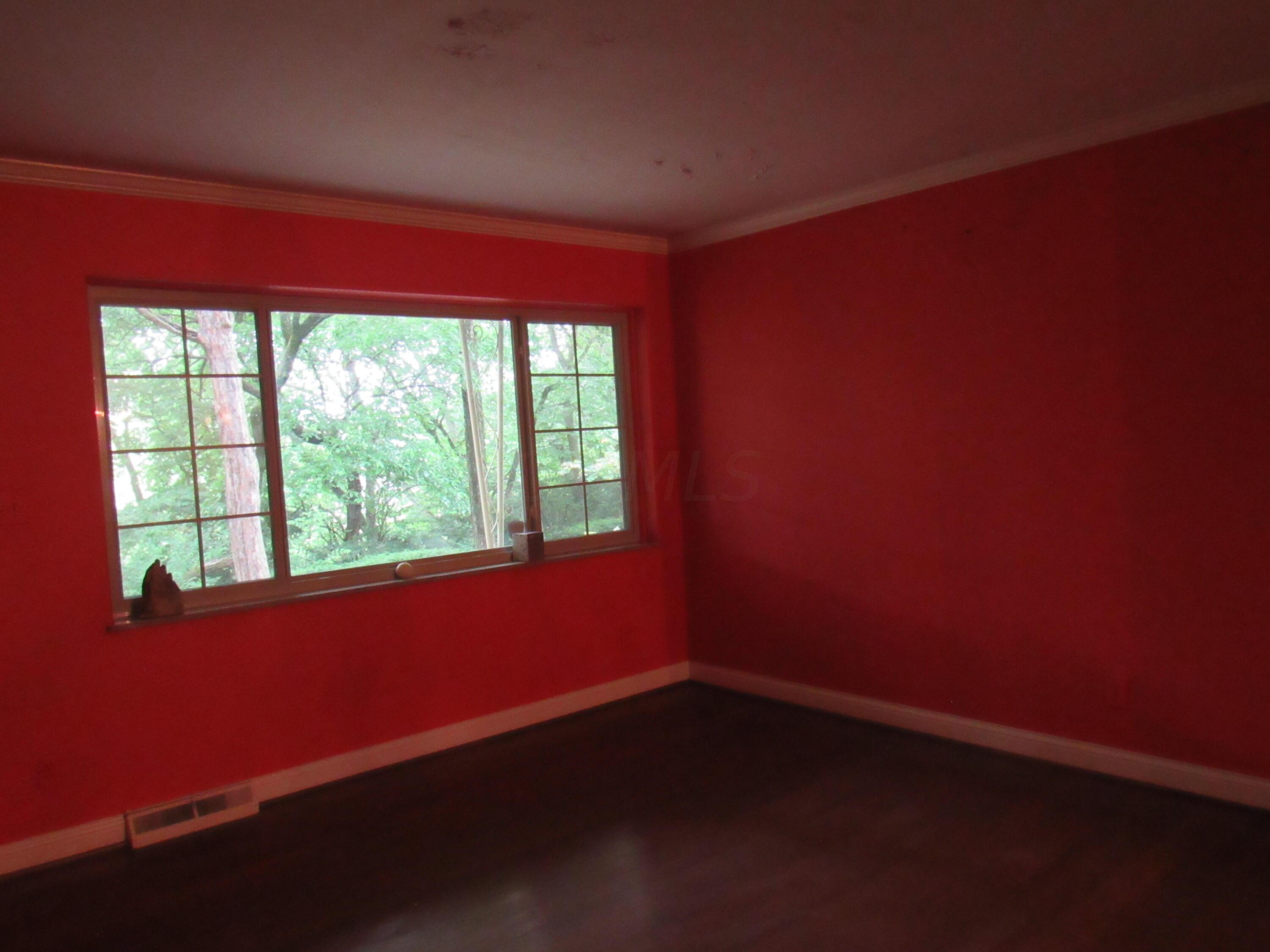 2551 Charing Road, Unit 6 Upper Arlington, OH 43221 - Photo 5 of 29 Large Picture Window in Living Room