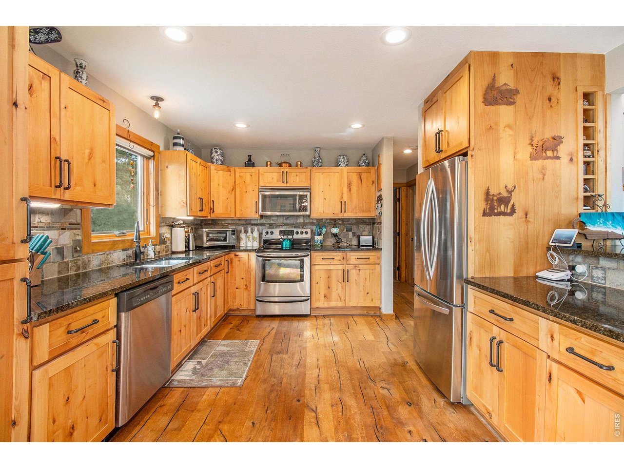 270 Choctaw Road Lyons, CO 80540 - Photo 13 of 32 Granite countertops and quality finishes in the kitchen