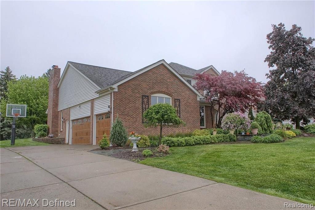 1272 Chaffer Drive Rochester Hills, MI 48306 - Photo 2 of 34
