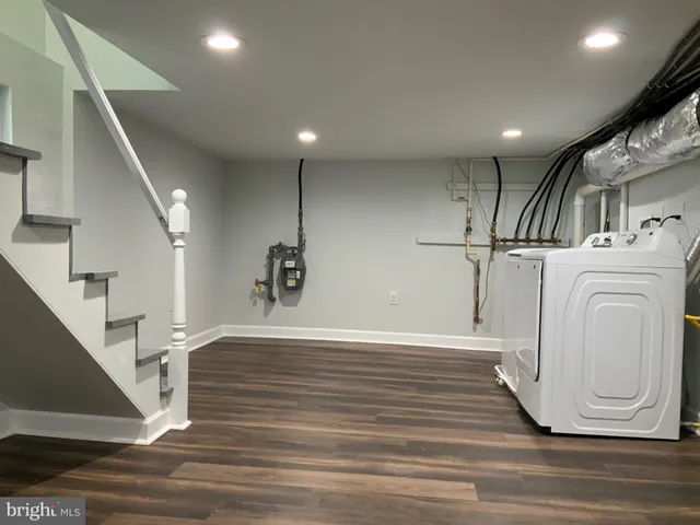 a view of house with garden