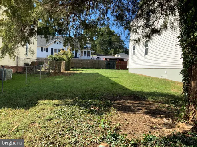 a view of house with a yard