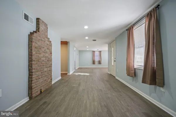 a view of livingroom with hardwood