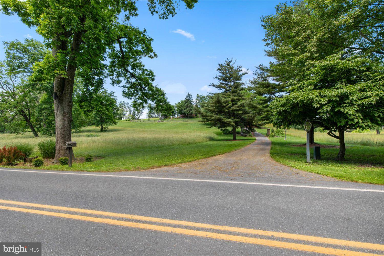 3646 Meadow View Road Manheim, PA 17545 - Photo 9 of 89