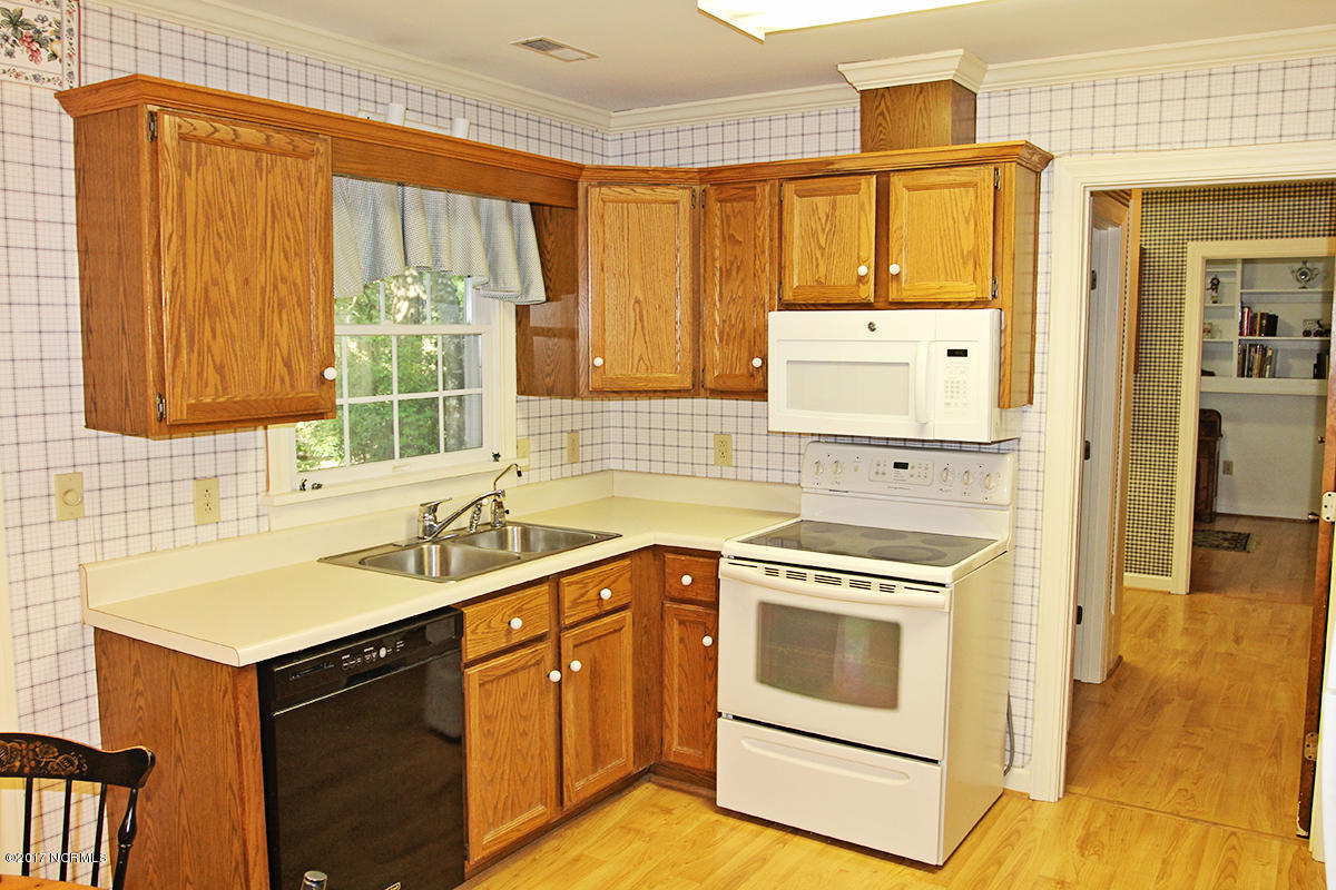 104 Olga Road Beaufort, NC 28516 - Photo 12 of 40 Kitchen sink
