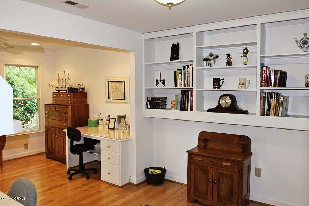 104 Olga Road Beaufort, NC 28516 - Photo 16 of 40 Office right