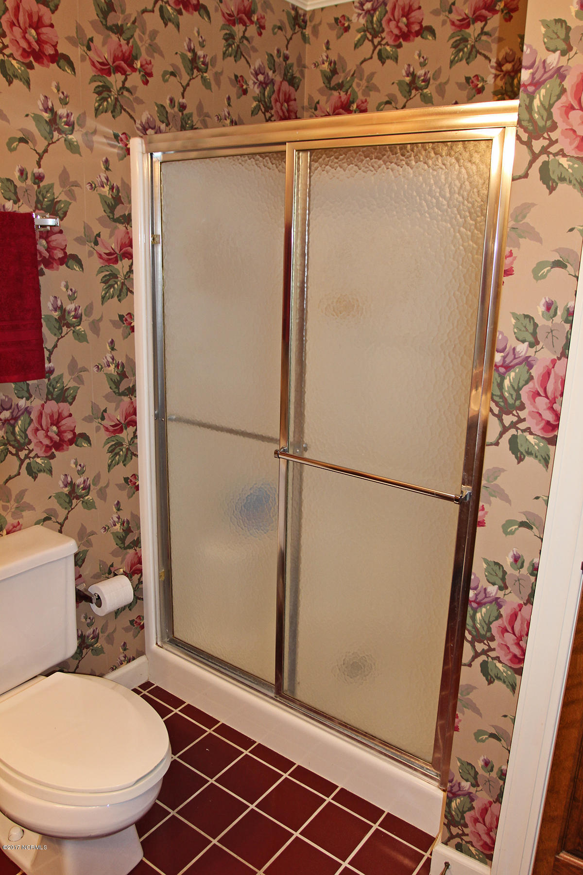 104 Olga Road Beaufort, NC 28516 - Photo 21 of 40 Master walk in shower