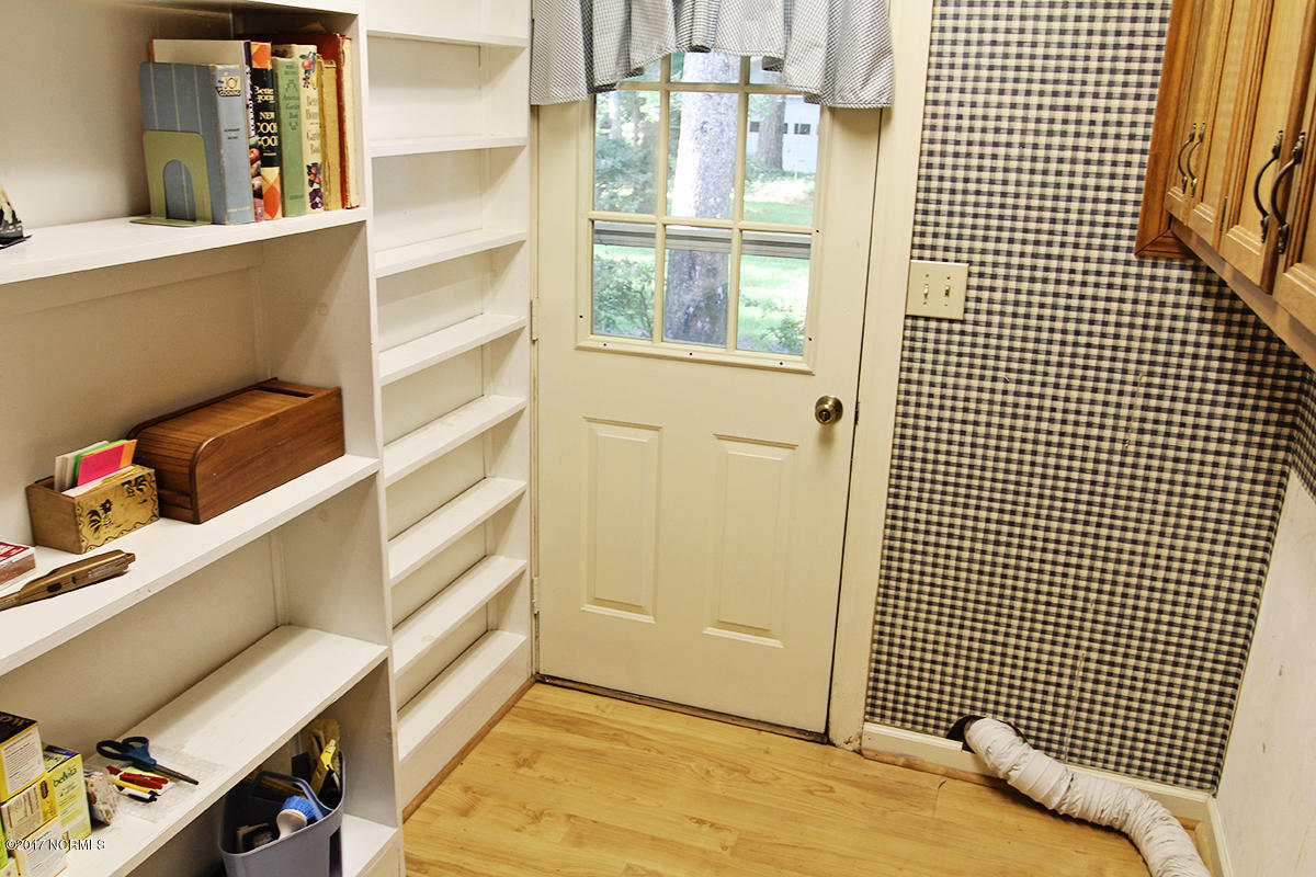 104 Olga Road Beaufort, NC 28516 - Photo 22 of 40 Laundry Mud Room