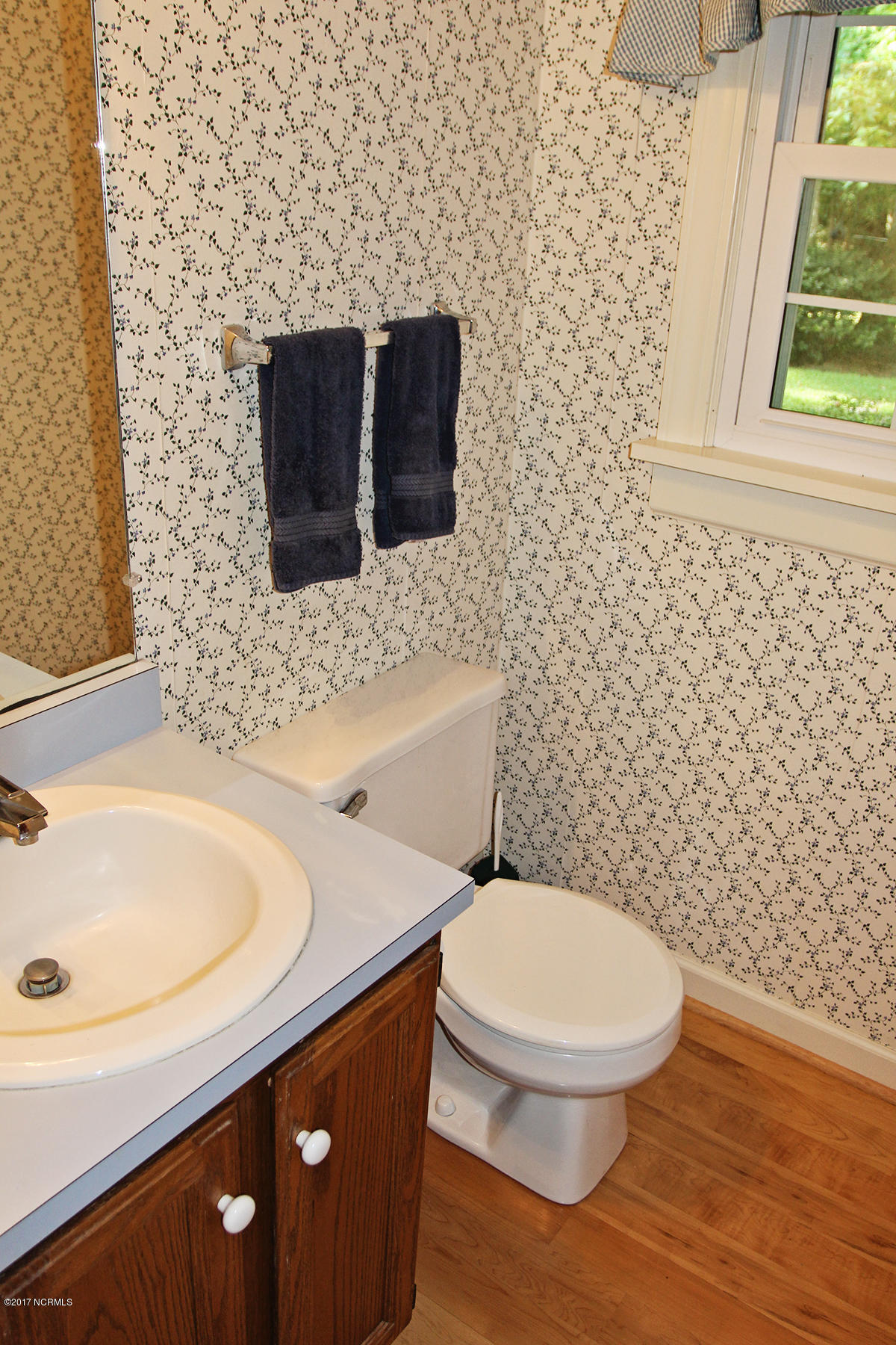 104 Olga Road Beaufort, NC 28516 - Photo 23 of 40 Half bathroom on main level