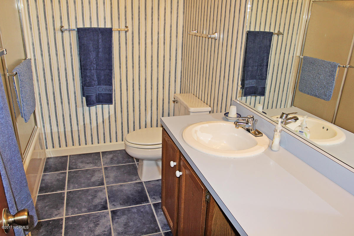 104 Olga Road Beaufort, NC 28516 - Photo 25 of 40 Hall bathroom