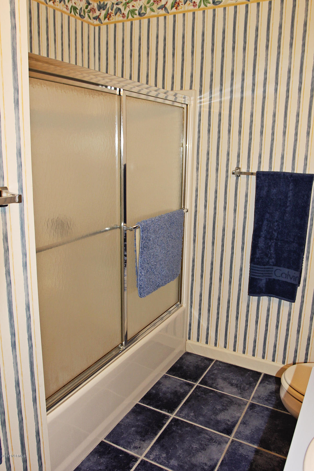 104 Olga Road Beaufort, NC 28516 - Photo 26 of 40 Hall bathroom shower tub