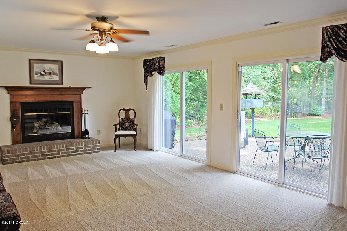 104 Olga Road Beaufort, NC 28516 - Photo 8 of 40 Living room to Patio