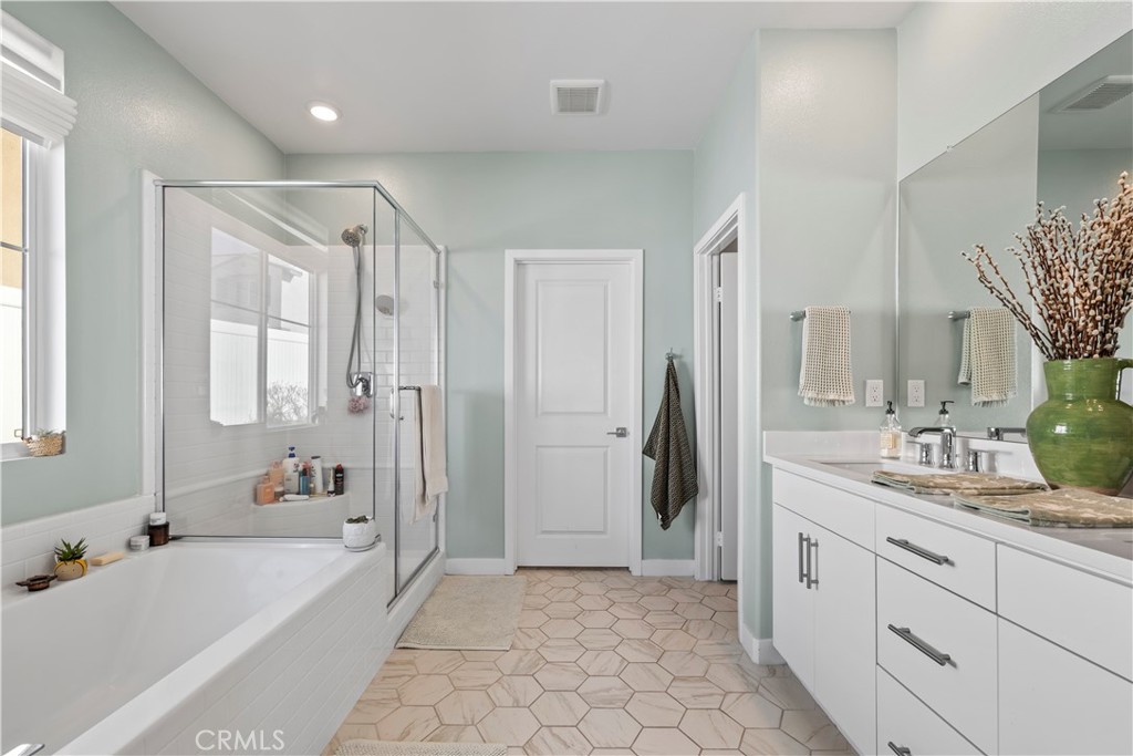 2482 Wagon Wheel Way Rialto, CA 92377 - Photo 12 of 44