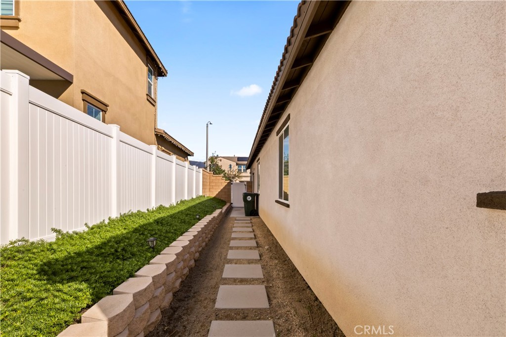 2482 Wagon Wheel Way Rialto, CA 92377 - Photo 36 of 44
