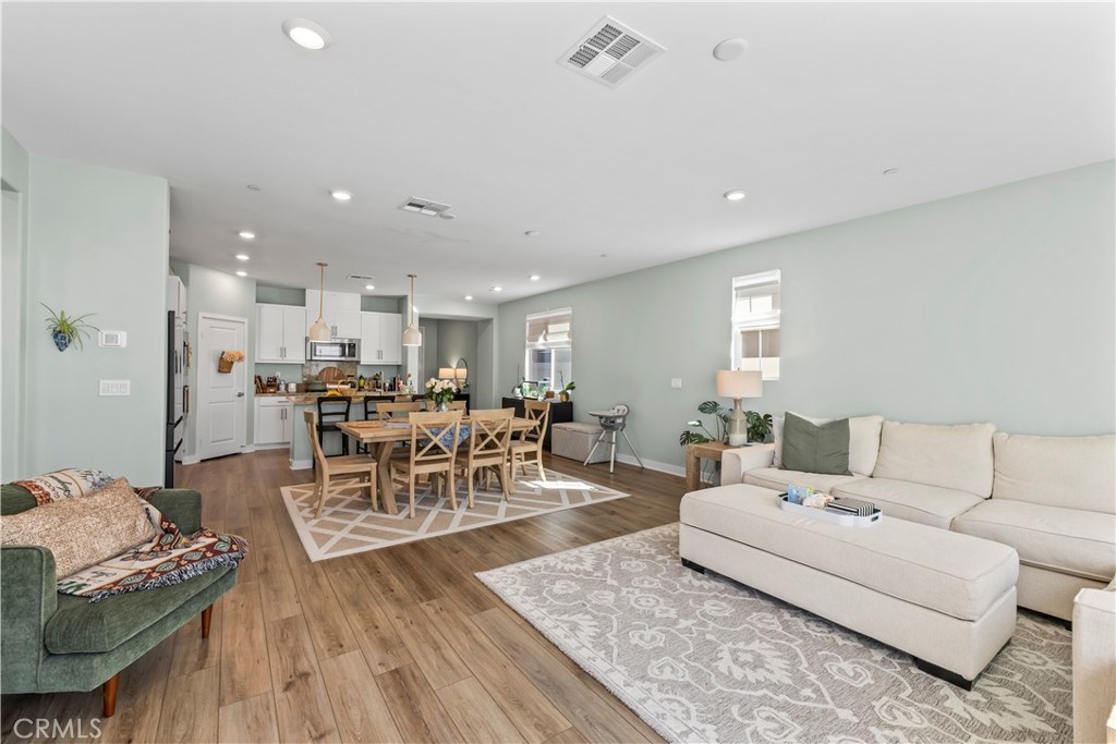 2482 Wagon Wheel Way Rialto, CA 92377 - Photo 5 of 44