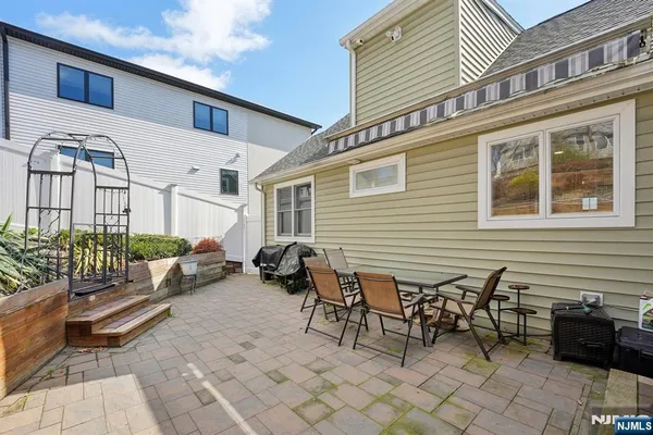 $792,000 | 59 Oakwood Drive, Wayne, NJ 07470