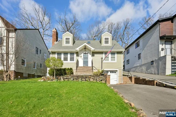 $792,000 | 59 Oakwood Drive, Wayne, NJ 07470