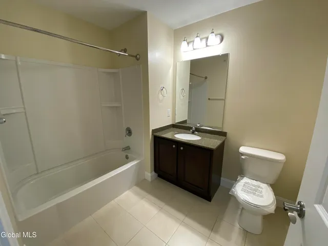 $2,324 | 2 Mellor Lane, Unit 201, Saratoga Springs, NY 12866