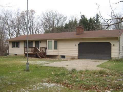 8265 Bennett Lake Road Fenton, MI 48430 - Photo 1 of 15 20425328.JPG