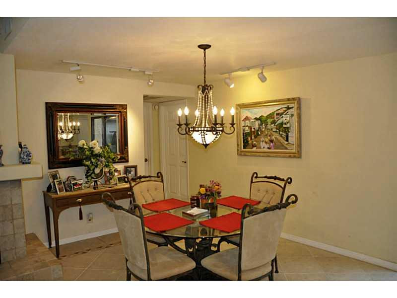 6592 Patio Lane, Unit 15 Boca Raton, FL 33433 - Photo 6 of 21 Dining Room
