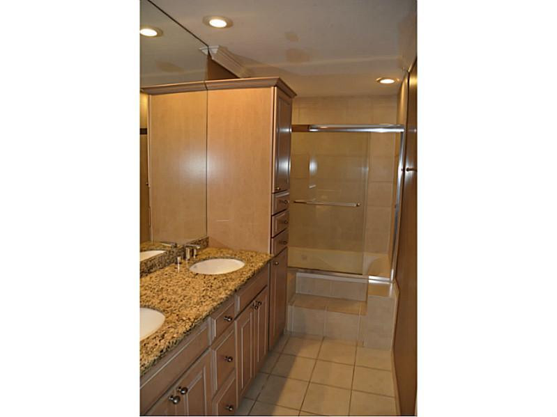 6592 Patio Lane, Unit 15 Boca Raton, FL 33433 - Photo 8 of 21 Bathroom Master