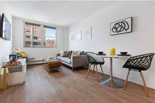 $2,800 | 420 West Belmont Avenue, Unit 7E, Chicago, IL 60657