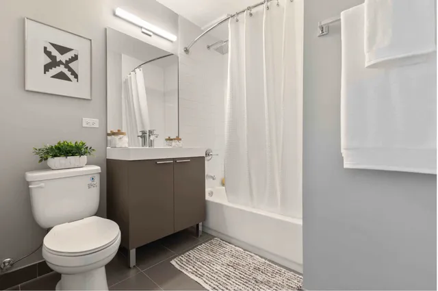 $2,800 | 420 West Belmont Avenue, Unit 7E, Chicago, IL 60657