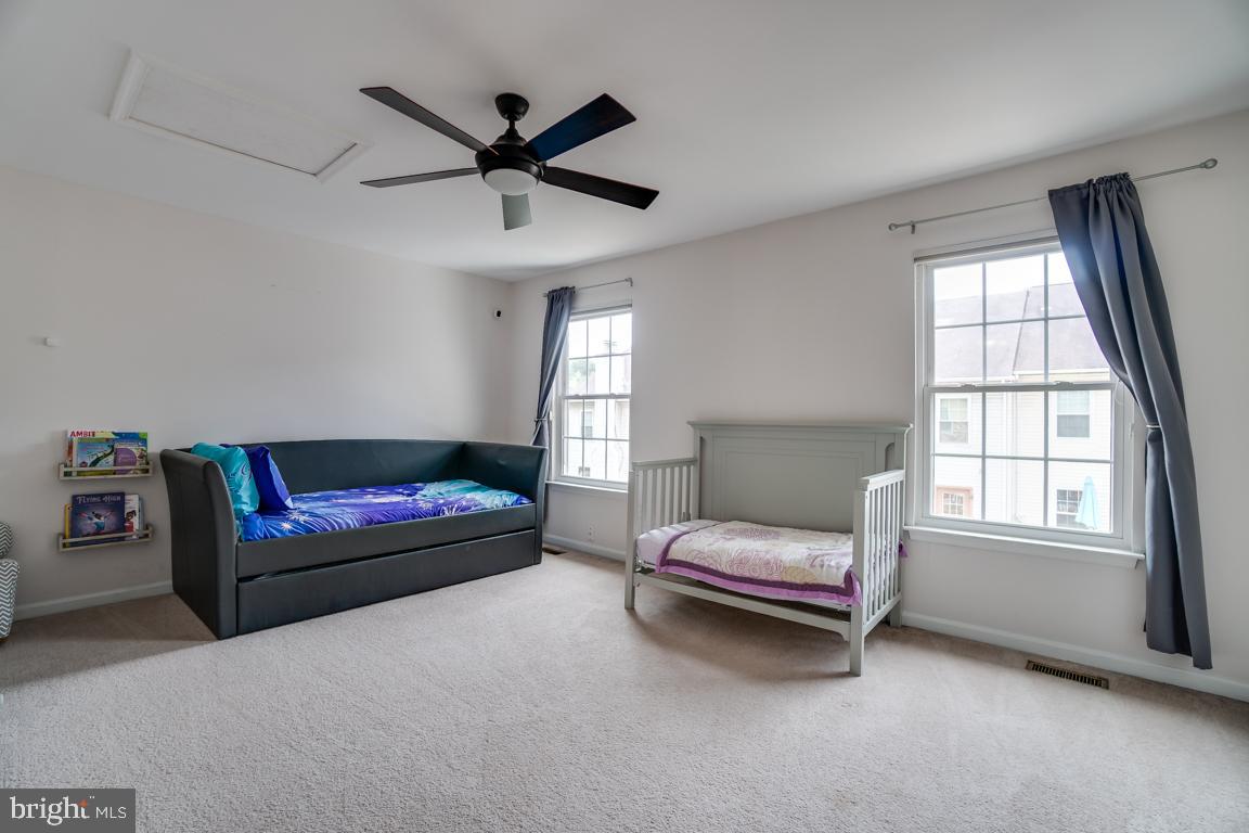 6067 Knights Ridge Way Alexandria, VA 22310 - Photo 19 of 39 a bedroom with a bed and a window