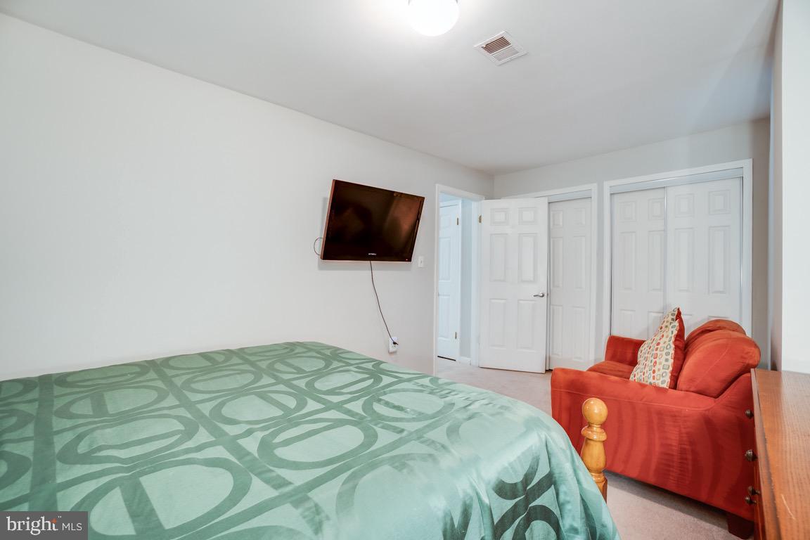 6067 Knights Ridge Way Alexandria, VA 22310 - Photo 33 of 39 a bedroom with a bed and a flat screen tv