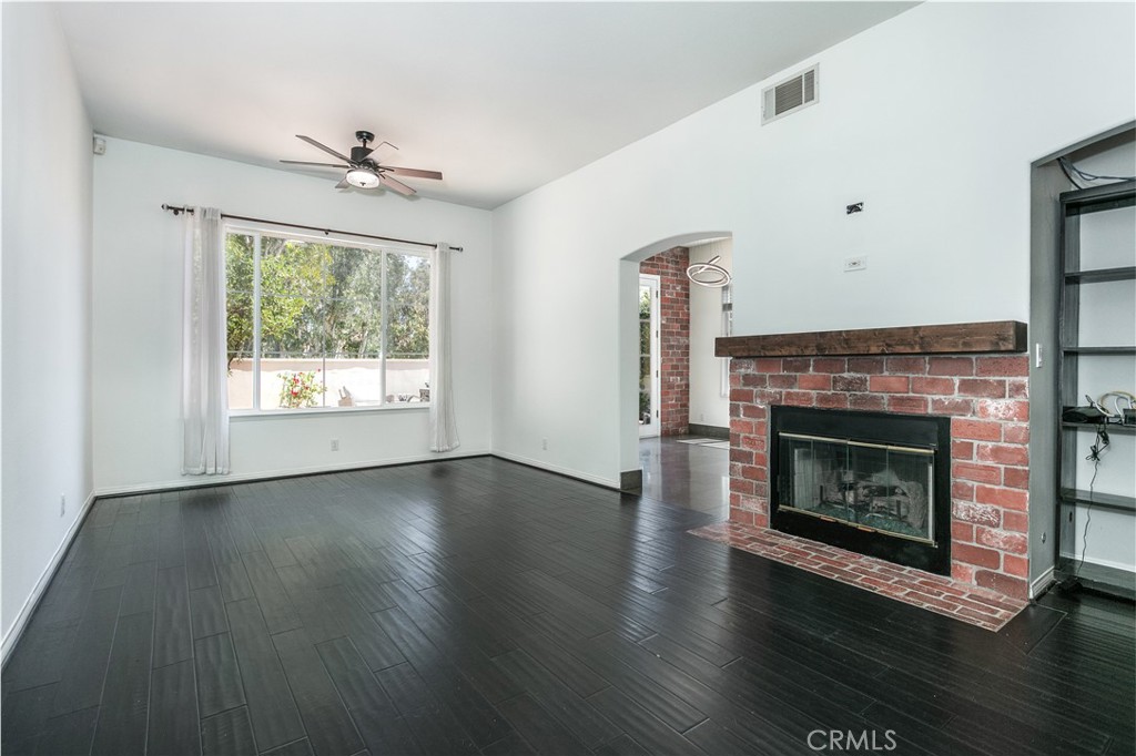 1175 Corte Riviera Camarillo, CA 93010 - Photo 4 of 33