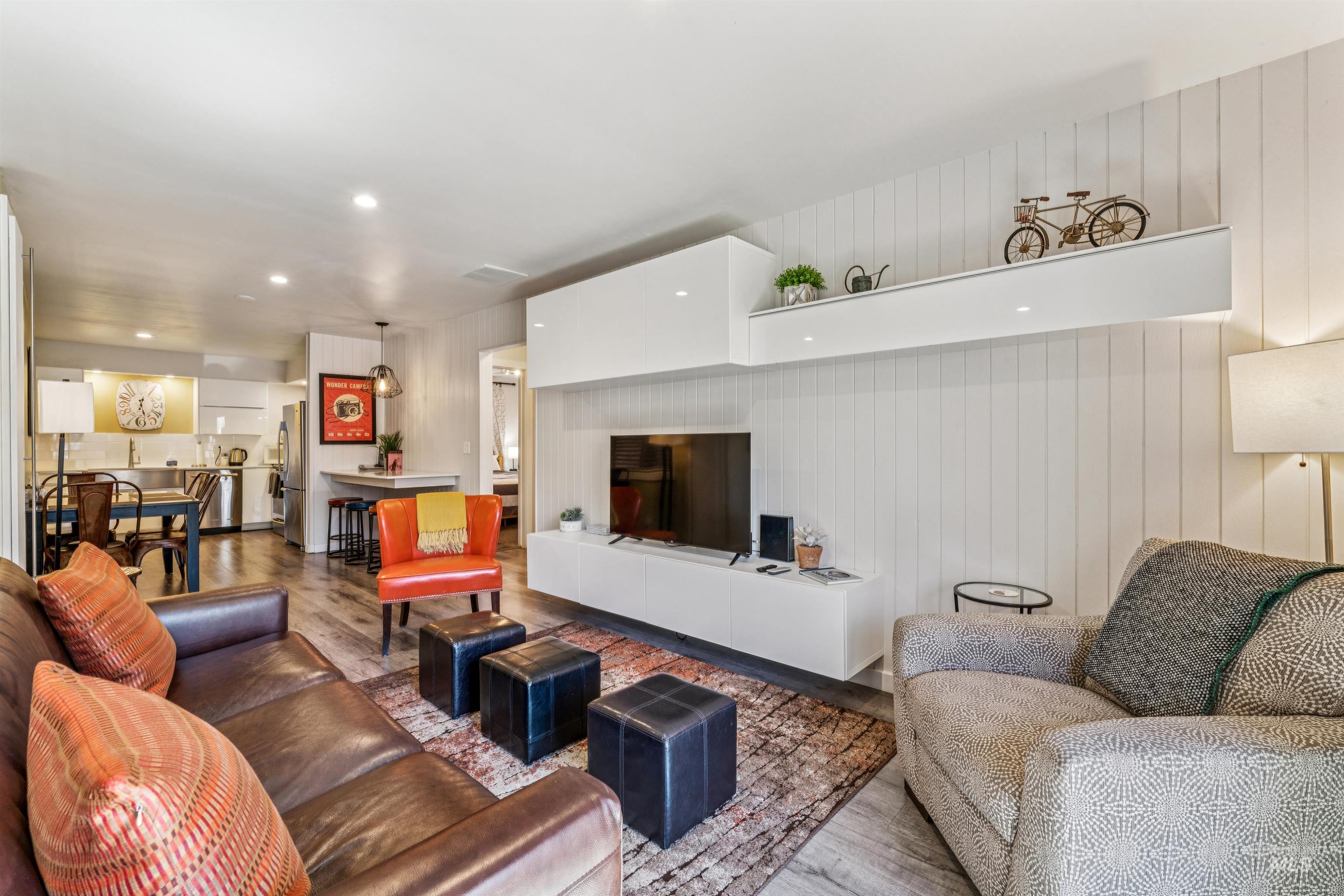 925 North 9th Street, Unit 20 Boise, ID 83702 - Photo 3 of 35 Living room with wood finished floors and recessed lighting