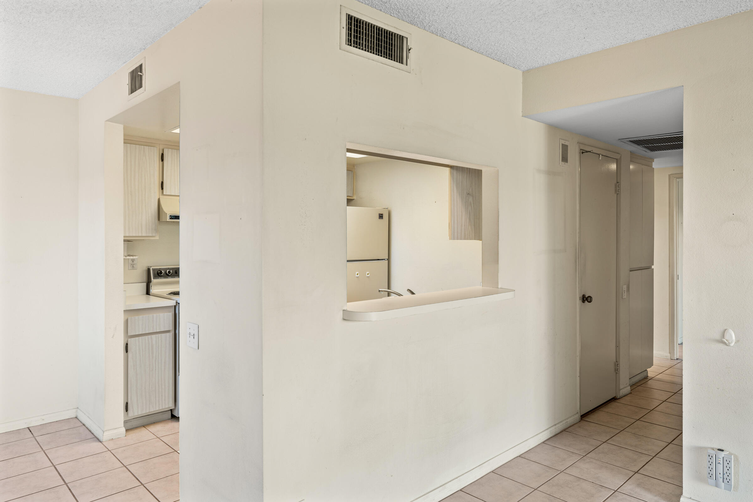 1111 East Ramon Road, Unit 99 Palm Springs, CA 92264 - Photo 13 of 35 bar