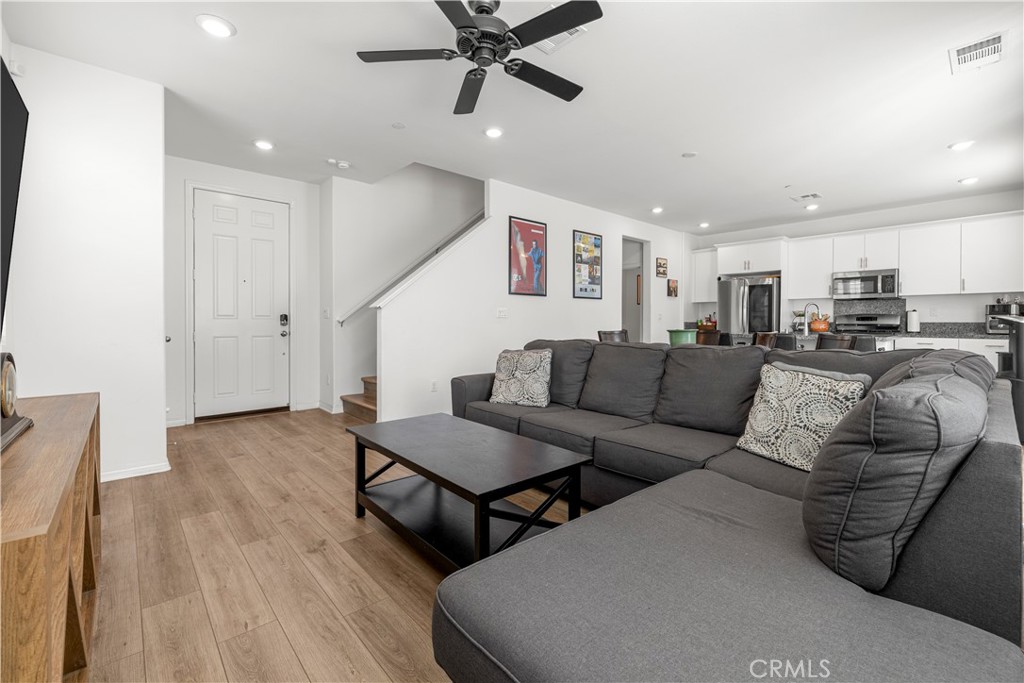 2476 Gunner Ridge Way Rialto, CA 92377 - Photo 9 of 34