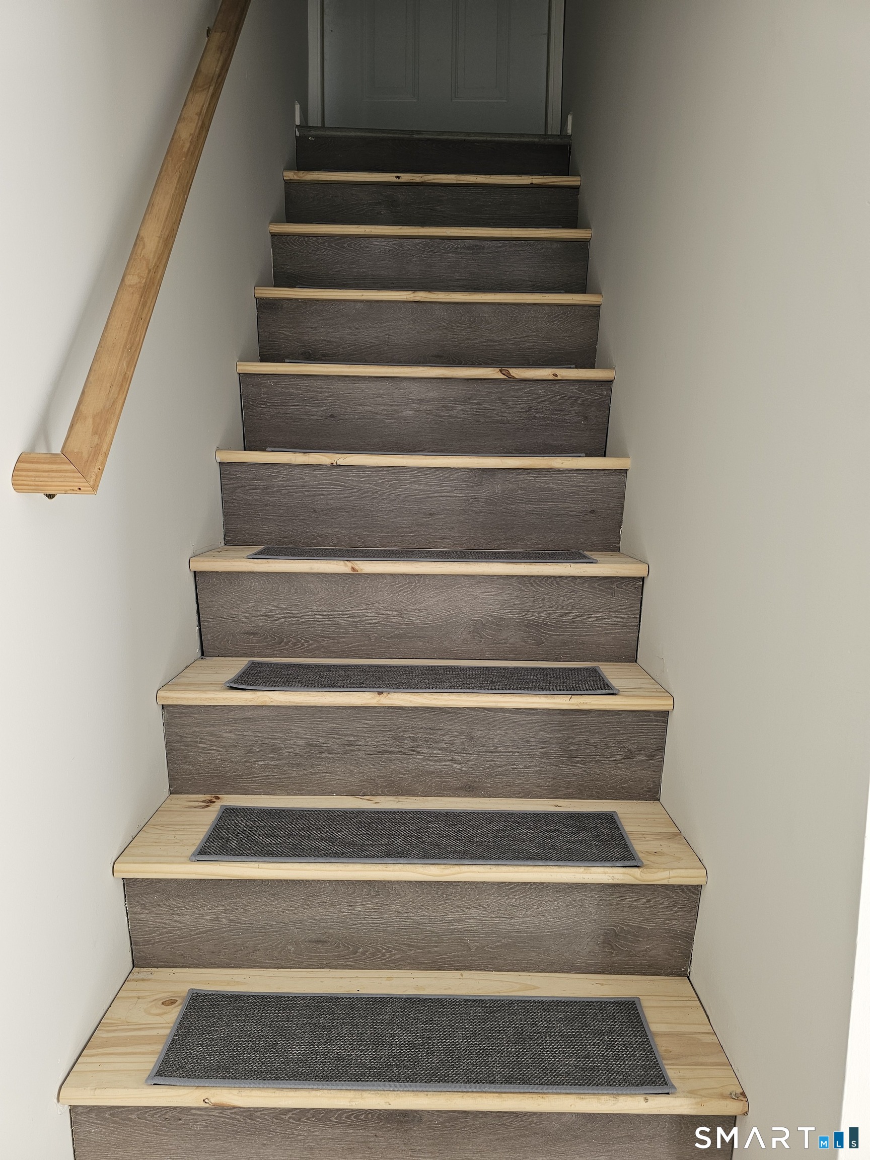 151 East Main Street, Unit 2B Clinton, CT 06413 - Photo 2 of 10 a view of entryway