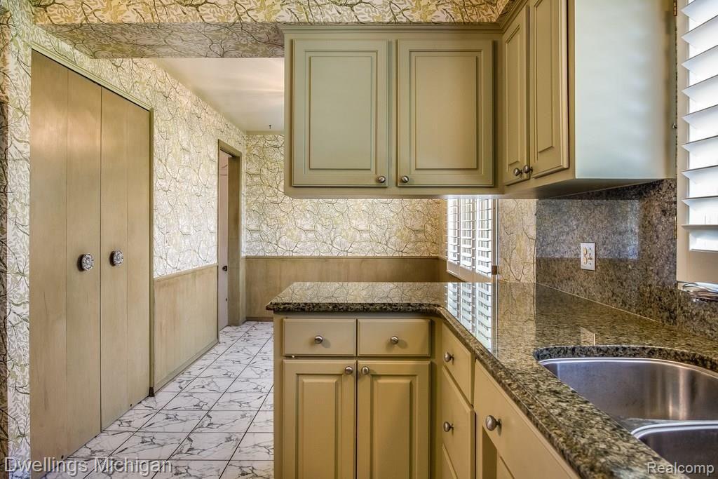 17386 Westhampton Road Southfield, MI 48075 - Photo 7 of 35 _MG_0148.jpg