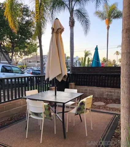 a view of a dinning table and chairs in patio