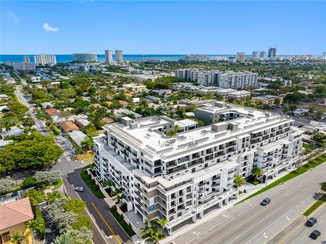 $3,142 | 208 North Federal Highway, Unit PH828, Pompano Beach, FL 33062