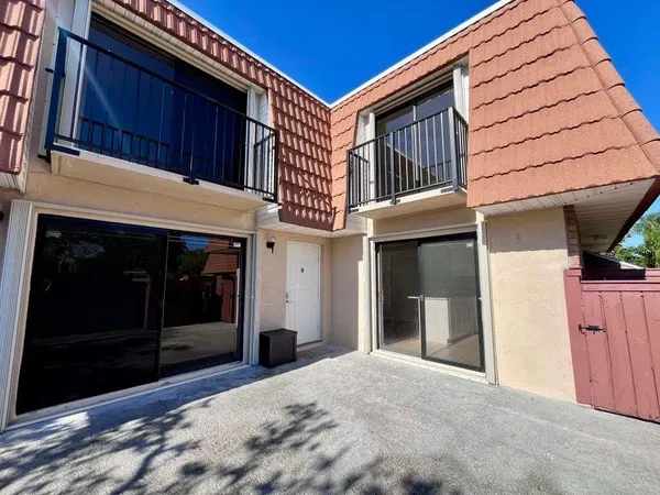 a view of a entryway front of house