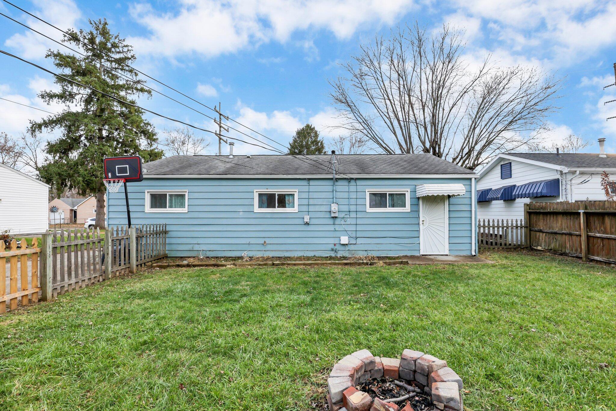 4384 Etna Road Columbus, OH 43213 - Photo 21 of 28 Large Yard