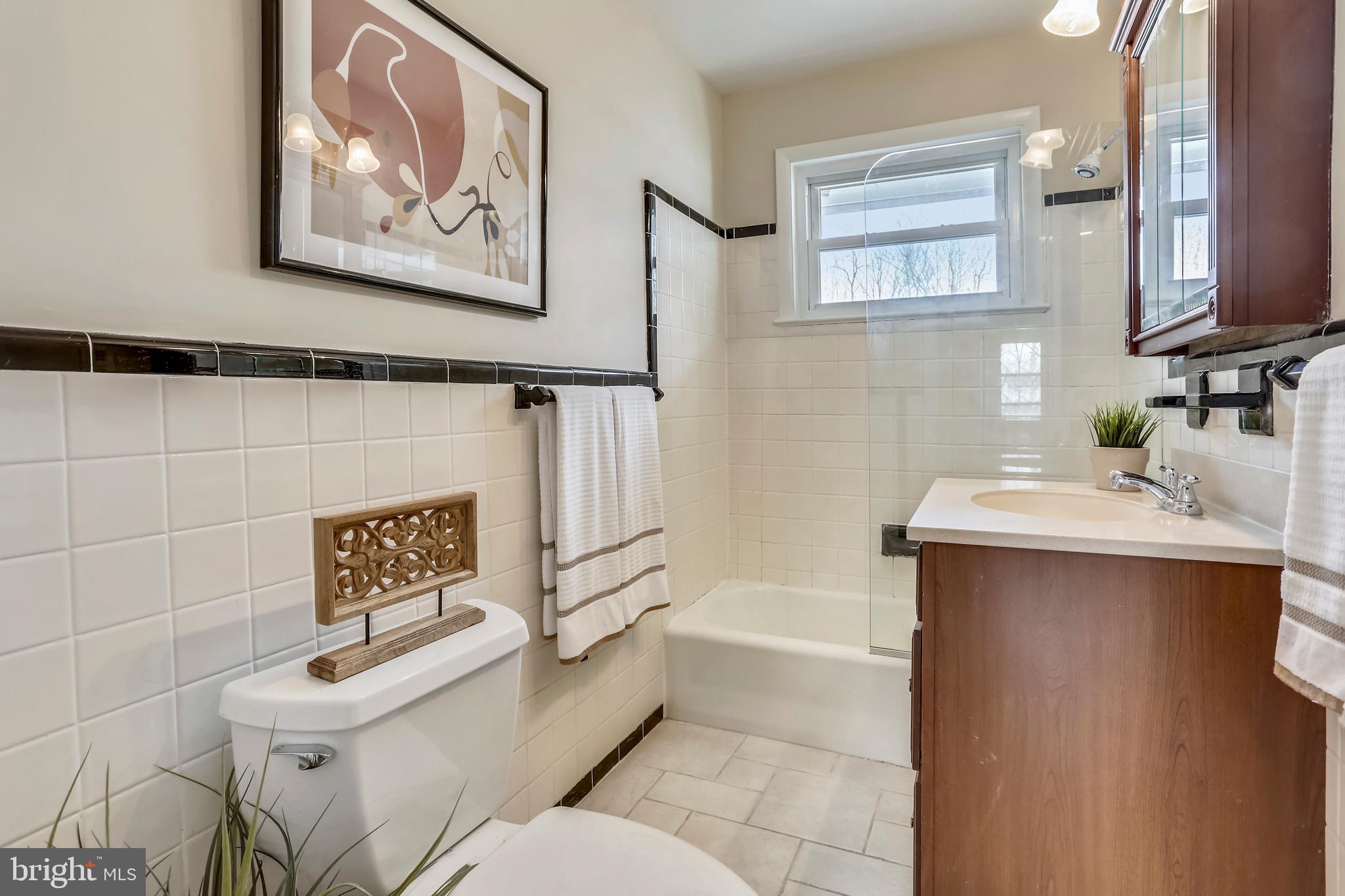 5339 Pooks Hill Road Bethesda, MD 20814 - Photo 14 of 27 hall bath