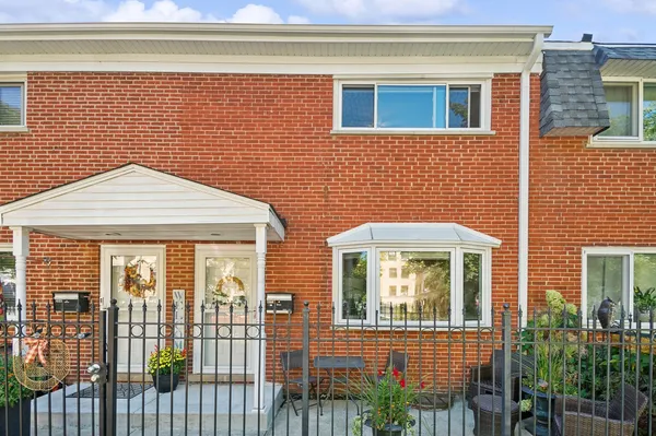 $4,000 | 1607 West Sunnyside Avenue, Chicago, IL 60640