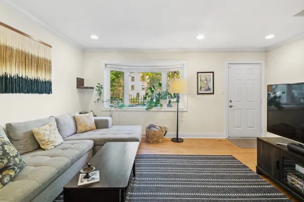 $4,000 | 1607 West Sunnyside Avenue, Chicago, IL 60640