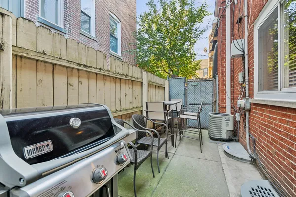 $4,000 | 1607 West Sunnyside Avenue, Chicago, IL 60640