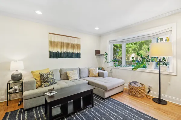 $4,000 | 1607 West Sunnyside Avenue, Chicago, IL 60640