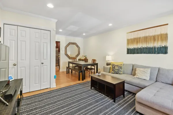 $4,000 | 1607 West Sunnyside Avenue, Chicago, IL 60640