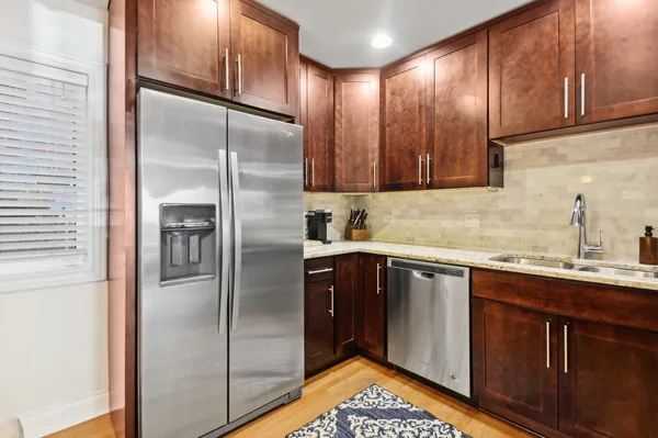 $4,000 | 1607 West Sunnyside Avenue, Chicago, IL 60640