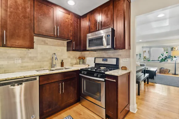 $4,000 | 1607 West Sunnyside Avenue, Chicago, IL 60640
