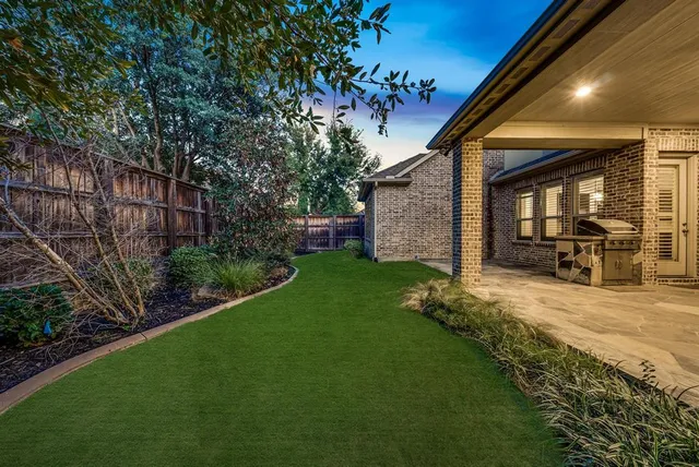a view of a house with backyard and porch