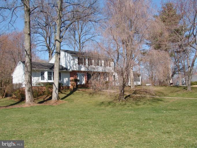 245 Providence Road Annapolis, MD 21409 - Photo 22 of 27 a view of a yard with a house and a tree