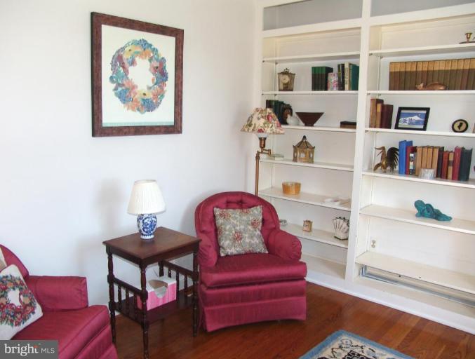 245 Providence Road Annapolis, MD 21409 - Photo 10 of 27 a living room with furniture