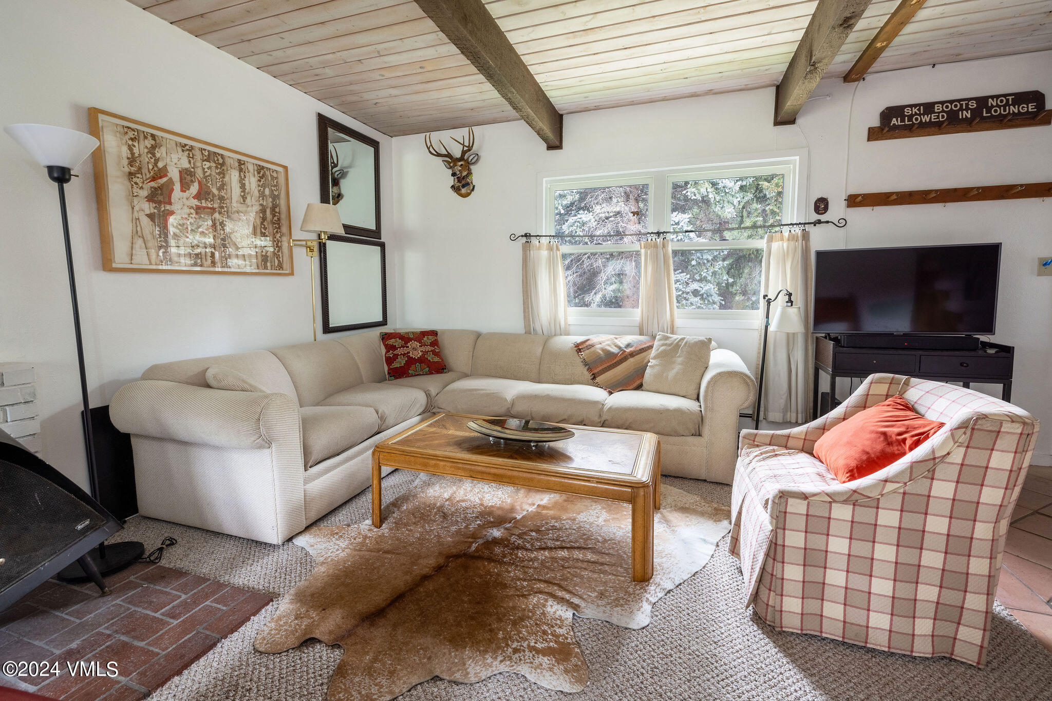 2456 Chamonix Lane, Unit B2 Vail, CO 81657 - Photo 4 of 18 a living room with furniture and a flat screen tv
